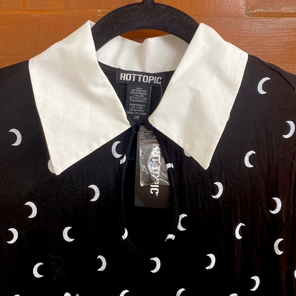 Moon collared keyhole dress with pockets! - Picture 3 of 3